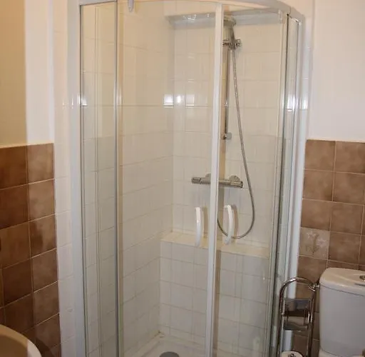 Otel Du Centre Sergy (Ain)