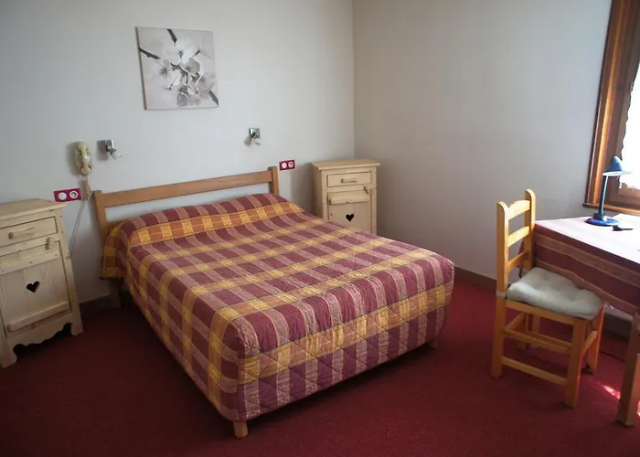 Otel Du Centre Sergy (Ain)