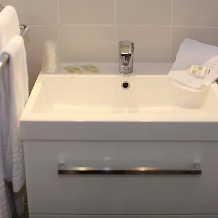 Du Centre Szálloda Sergy (Ain)